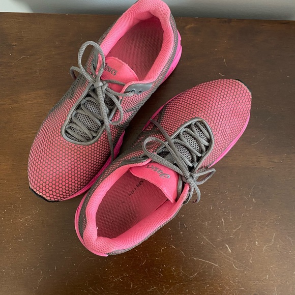 ASICS runner gently used - Picture 5 of 7